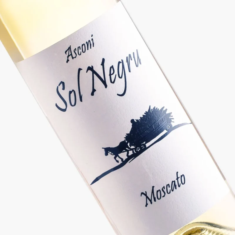 moscato sol negru; white wine; label close up